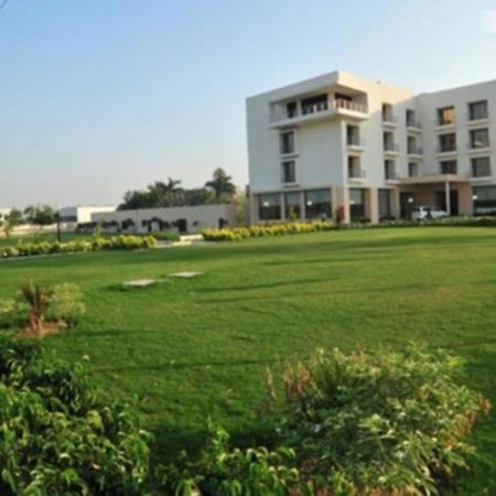 Krsna Lila By The Blues Hotel Sanand Exterior photo