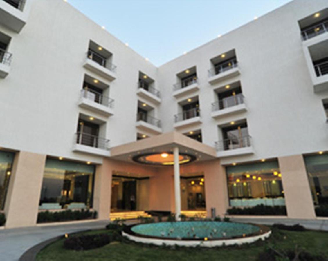 Krsna Lila By The Blues Hotel Sanand Exterior photo