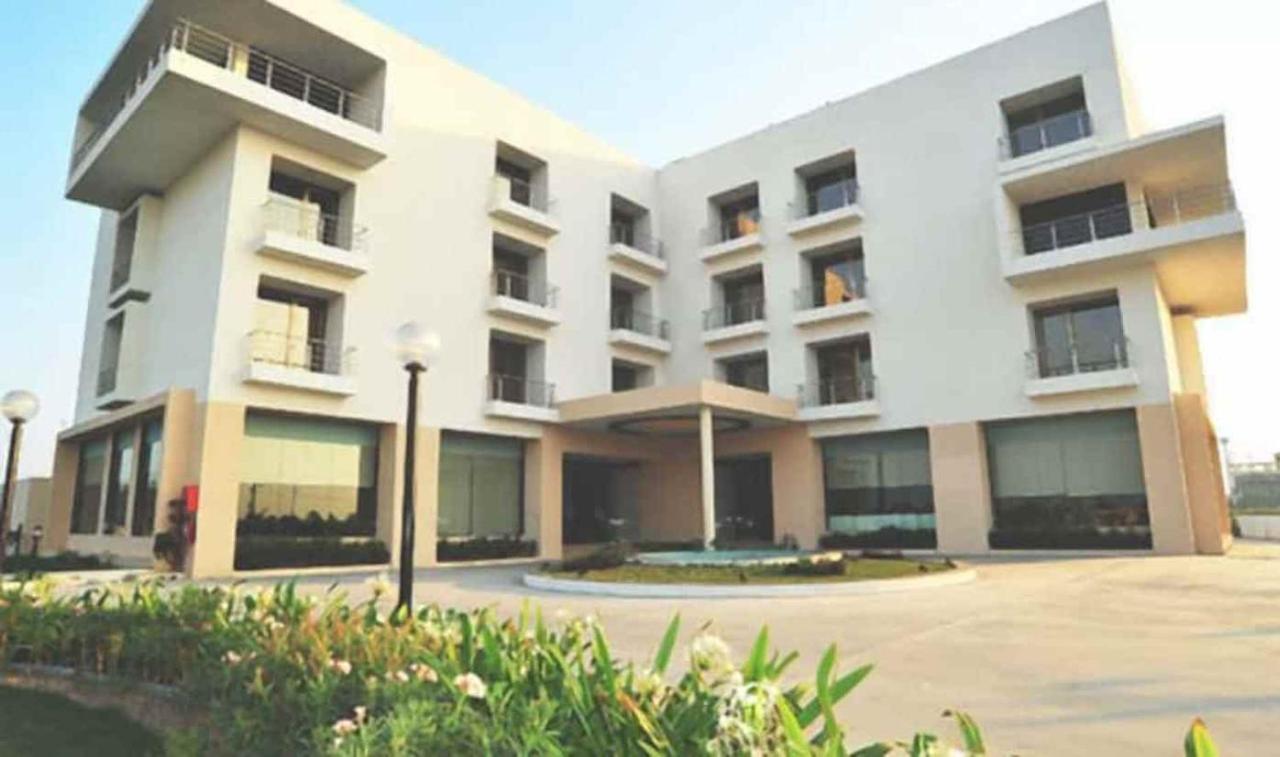 Krsna Lila By The Blues Hotel Sanand Exterior photo